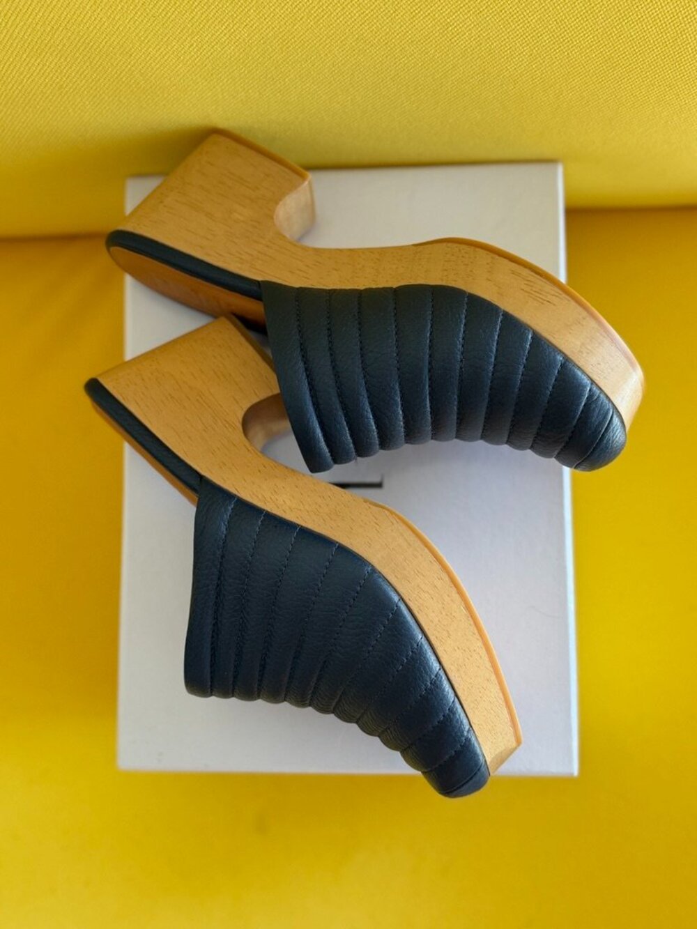 Beklina classic ribbed leather, closed-toe clogs, 9.5, navy - Picture 1 of 6